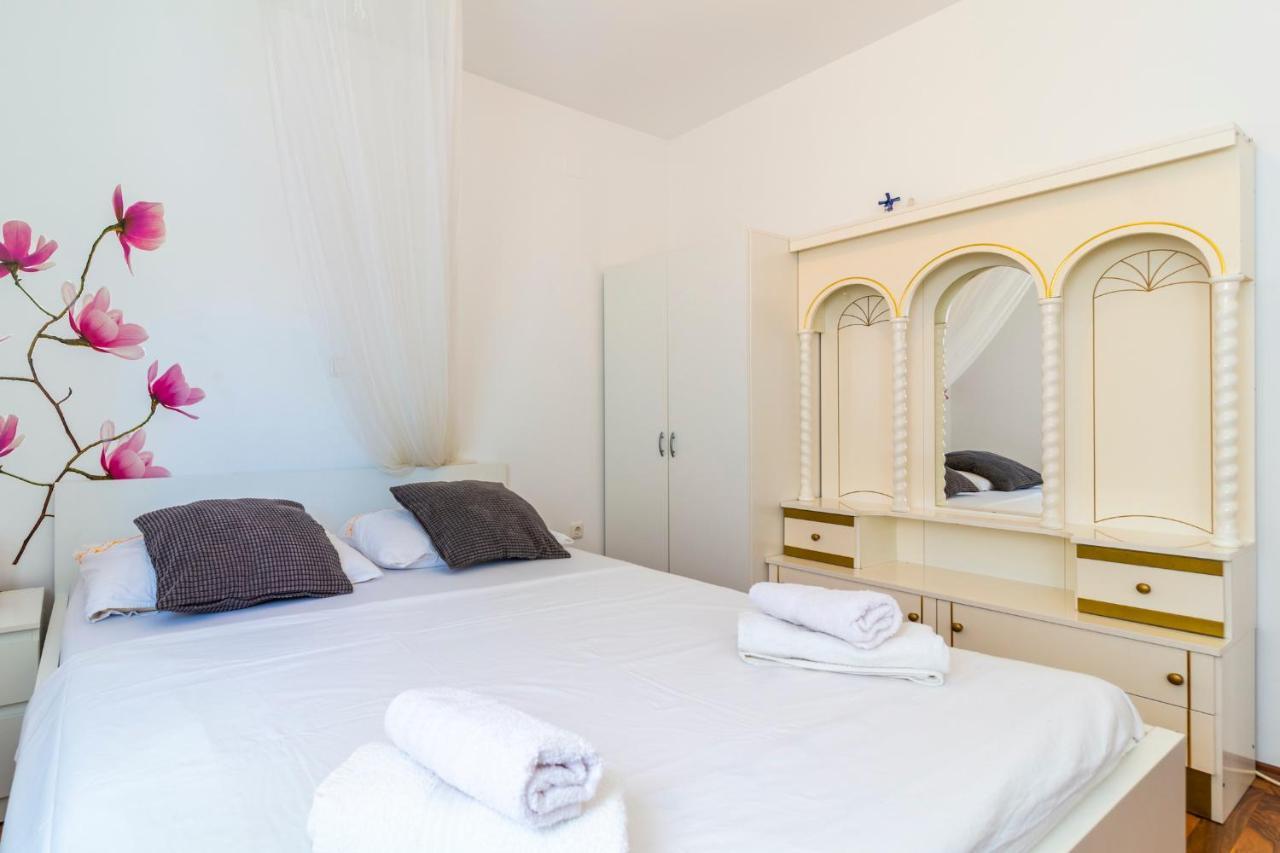 Apartments Lacaleta Split Exterior photo